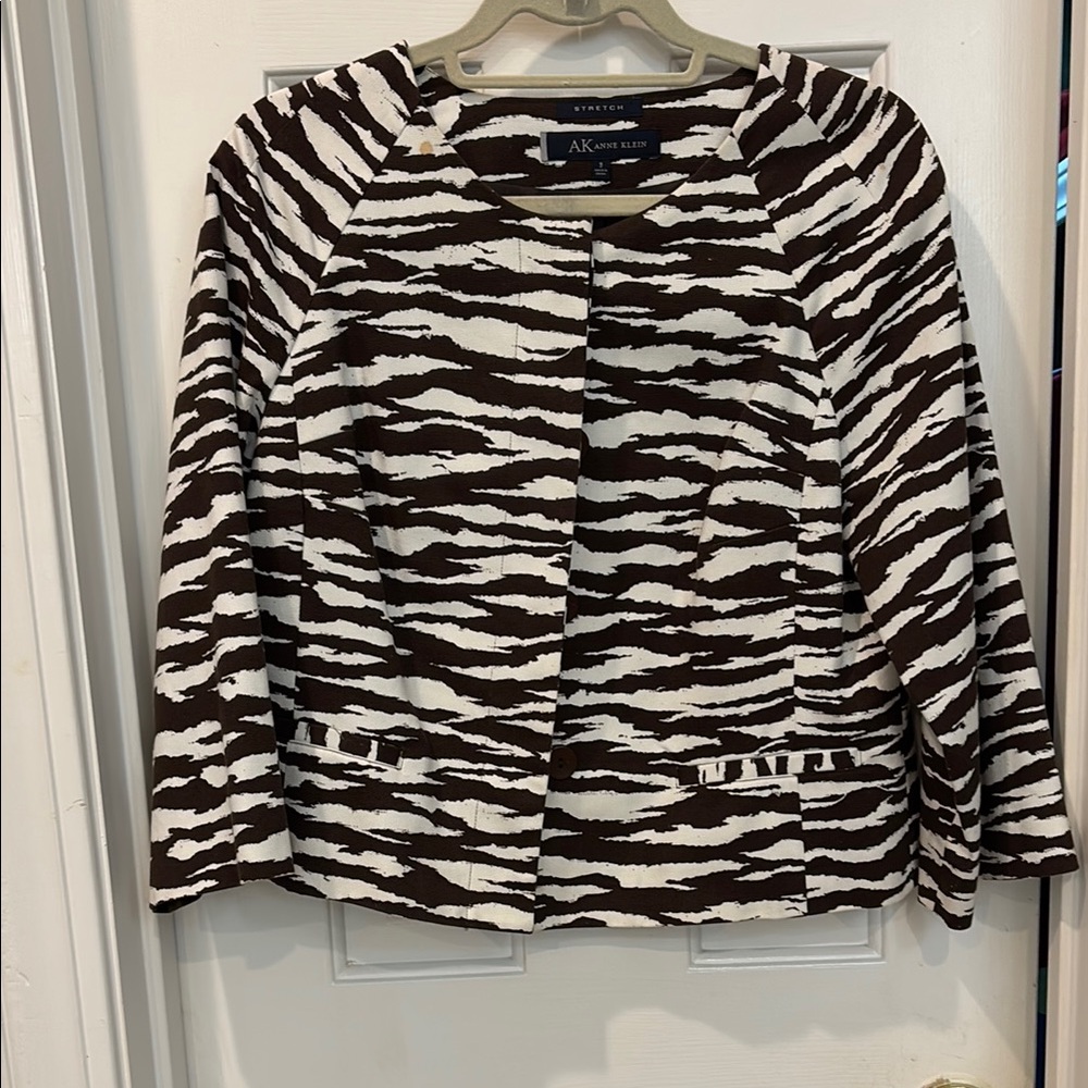 Kasper Women's Brown and White Jacket size 8. Super stylish!